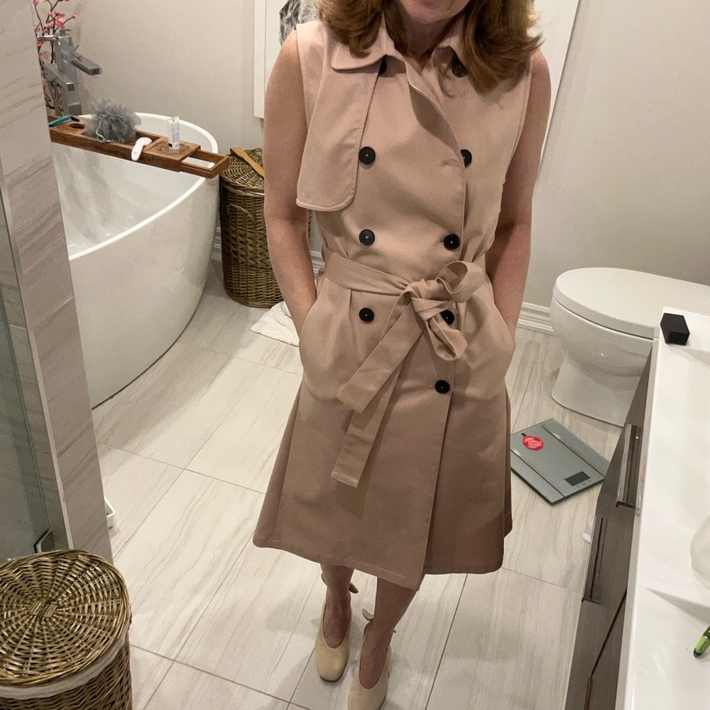 Meghan Markle Noni trench dress - Picture 12 of 12
